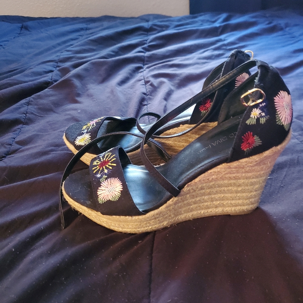 Bland Floral Wedges